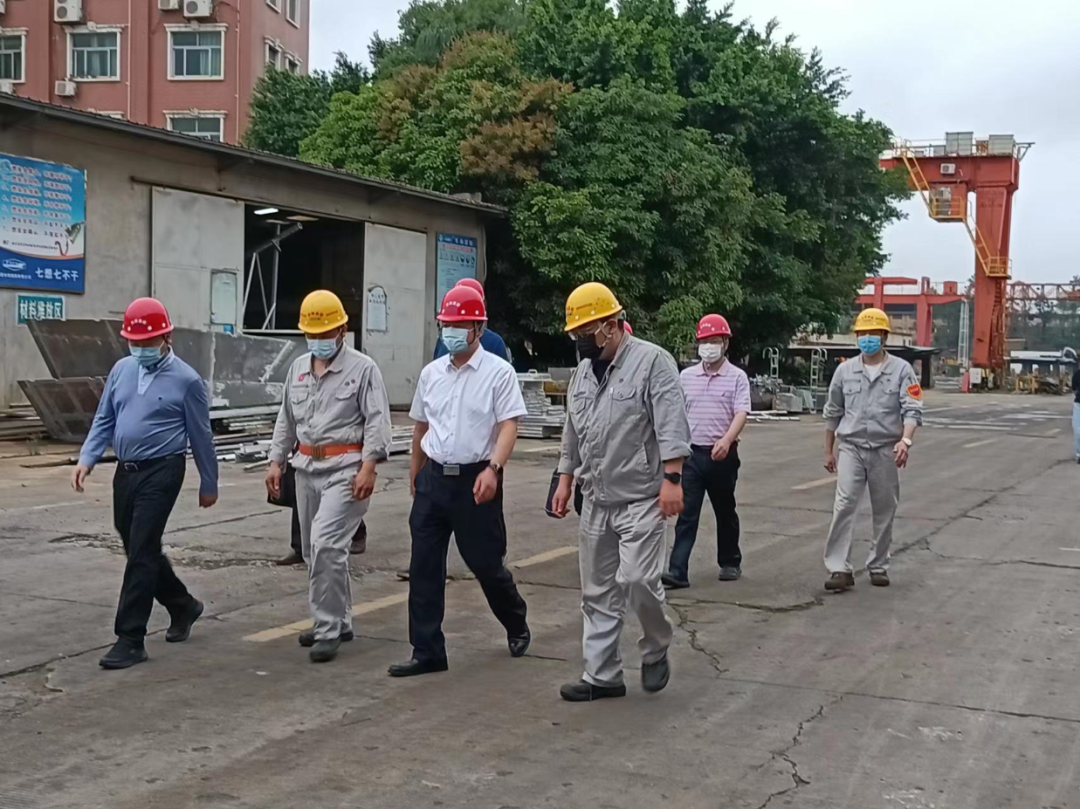 省人社廳副廳長洪長春一行到東南造船調研.png